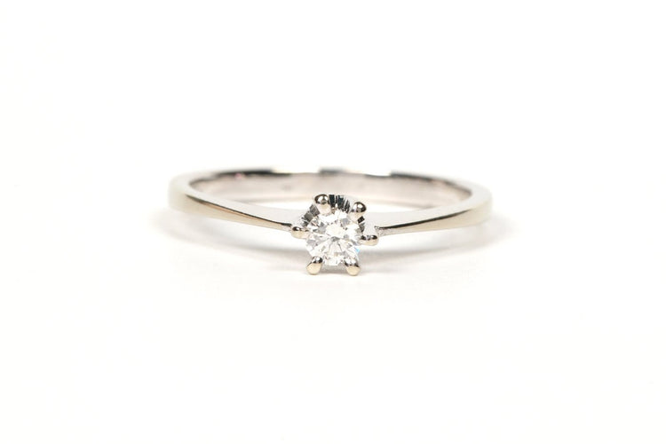Bague 49 Solitaire contemporain en or blanc 18 carats avec diamant taille brillant 58 Facettes 21205