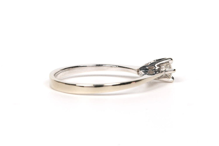 Bague 49 Solitaire contemporain en or blanc 18 carats avec diamant taille brillant 58 Facettes 21205