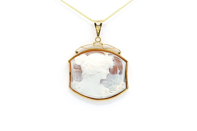 Pendentif Pendentif Art Nouveau en or jaune 18 carats avec camée en coquillage 58 Facettes 21524
