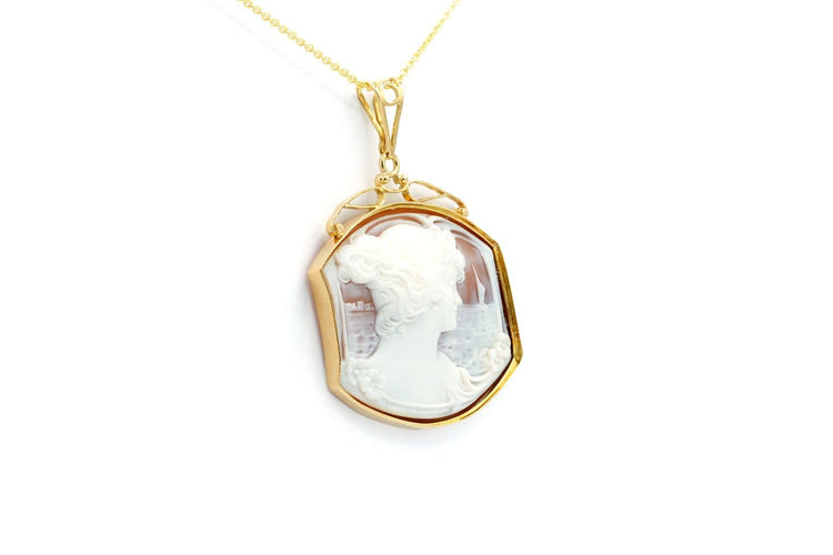 Pendentif Pendentif Art Nouveau en or jaune 18 carats avec camée en coquillage 58 Facettes 21524