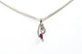 Pendentif Pendentif contemporain en or blanc, rubis et diamants 58 Facettes 21071