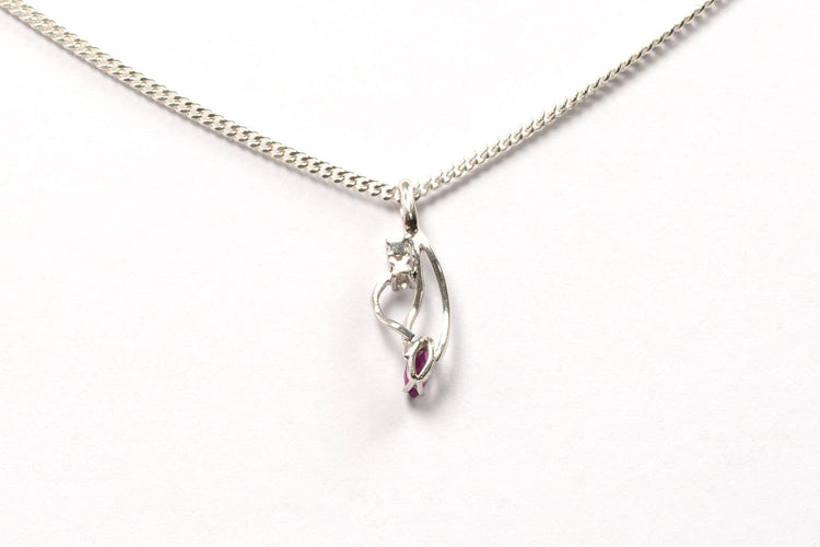 Pendentif Pendentif contemporain en or blanc, rubis et diamants 58 Facettes 21071