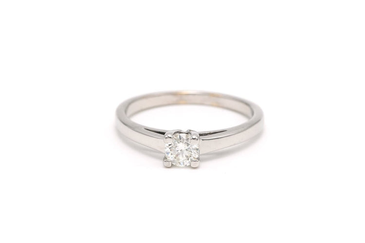Bague 48 Bague contemporaine en or blanc 18 carats et diamant taille brillant 58 Facettes 21784