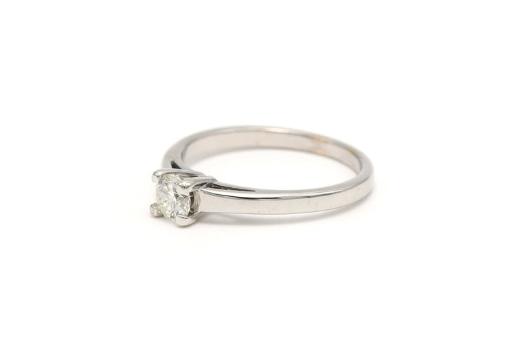 Bague 48 Bague contemporaine en or blanc 18 carats et diamant taille brillant 58 Facettes 21784
