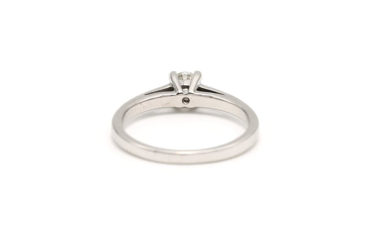 Bague 48 Bague contemporaine en or blanc 18 carats et diamant taille brillant 58 Facettes 21784