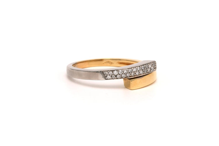 Bague 60 Bague contemporaine en or jaune et blanc 18 carats, diamants 58 Facettes 21647