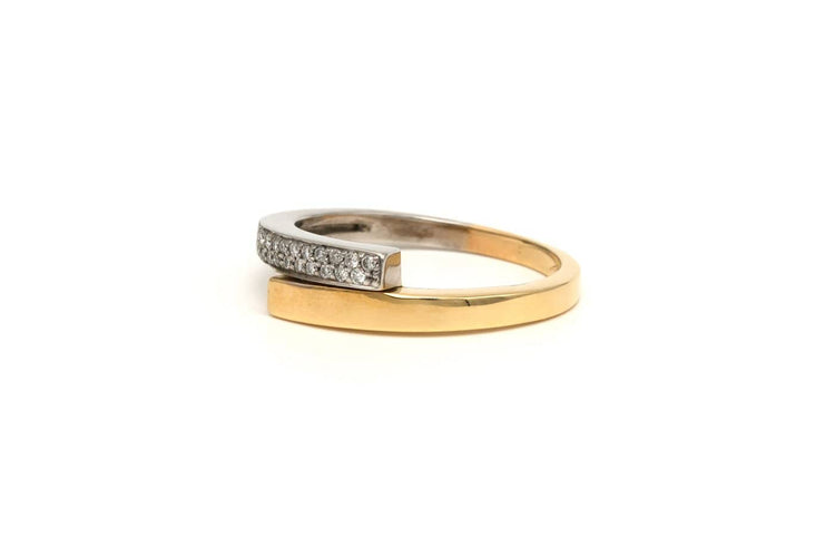 Bague 60 Bague contemporaine en or jaune et blanc 18 carats, diamants 58 Facettes 21647