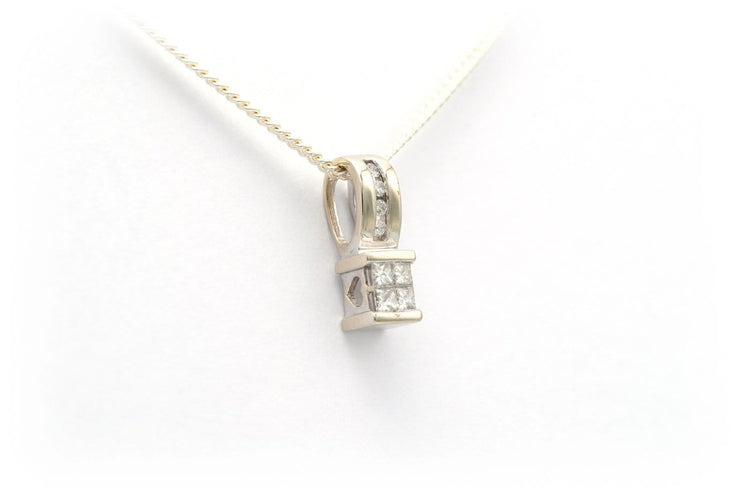 Pendentif Pendentif contemporain en or blanc 18 carats serti de diamants taille princesse et brillant 58 Facettes 22295