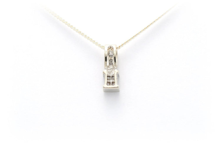 Pendentif Pendentif contemporain en or blanc 18 carats serti de diamants taille princesse et brillant 58 Facettes 22295