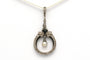 Pendentif Pendentif Art déco en or blanc, onyx, diamants et perle 58 Facettes B525