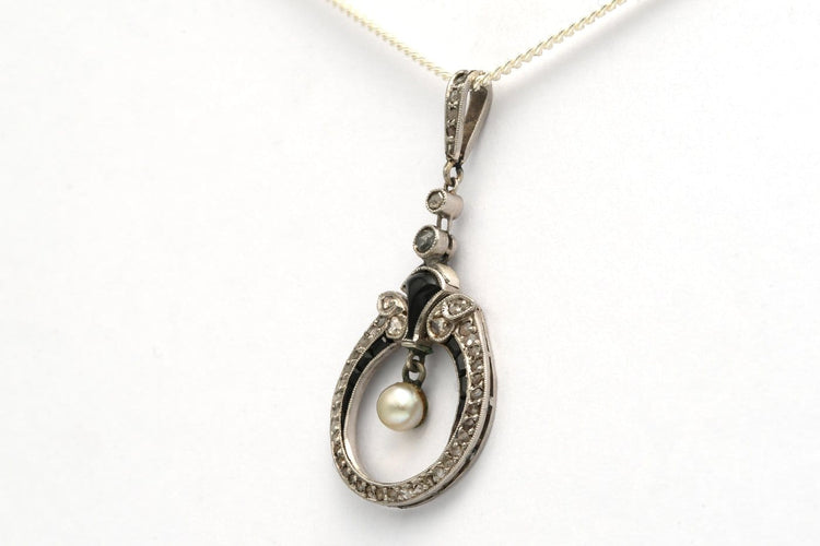Pendentif Pendentif Art déco en or blanc, onyx, diamants et perle 58 Facettes B525