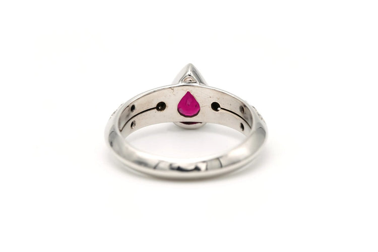 Bague 56 Bague contemporaine en or blanc 18 carats, rubis et diamants 58 Facettes 22260
