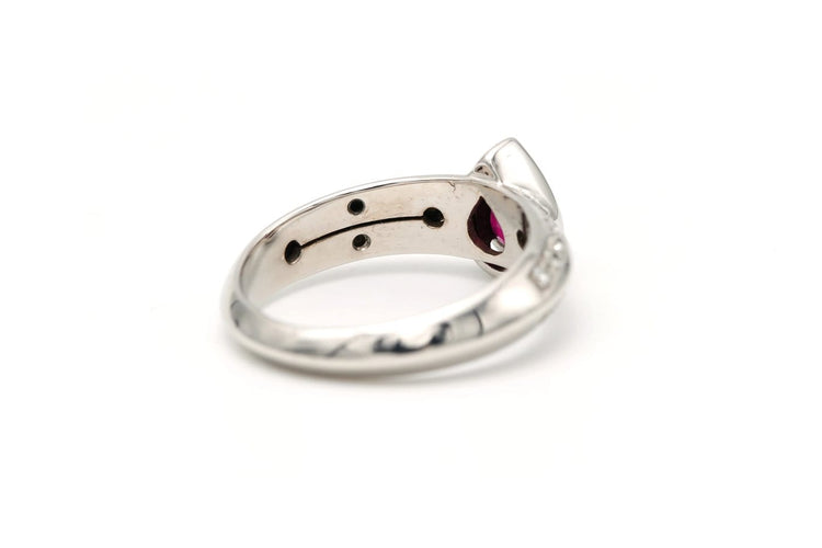 Bague 56 Bague contemporaine en or blanc 18 carats, rubis et diamants 58 Facettes 22260