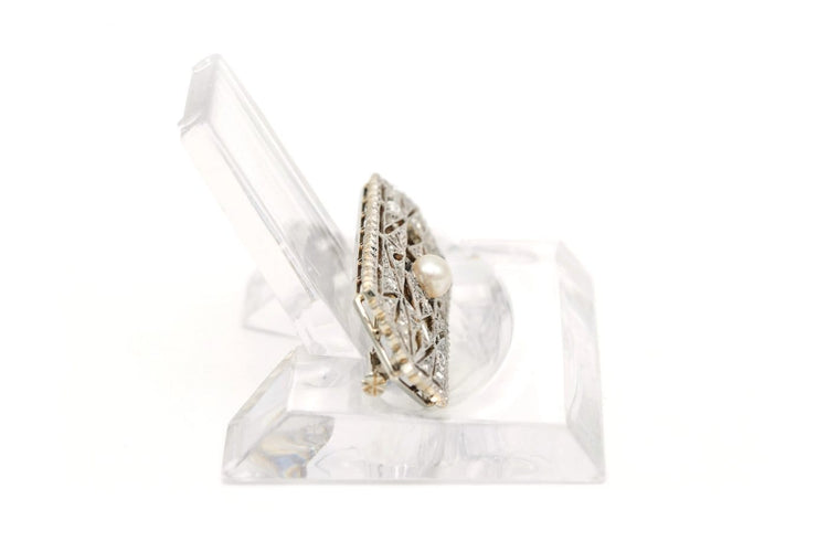 Broche Broche Art déco en or blanc 18 carats, perle et diamants 58 Facettes B658