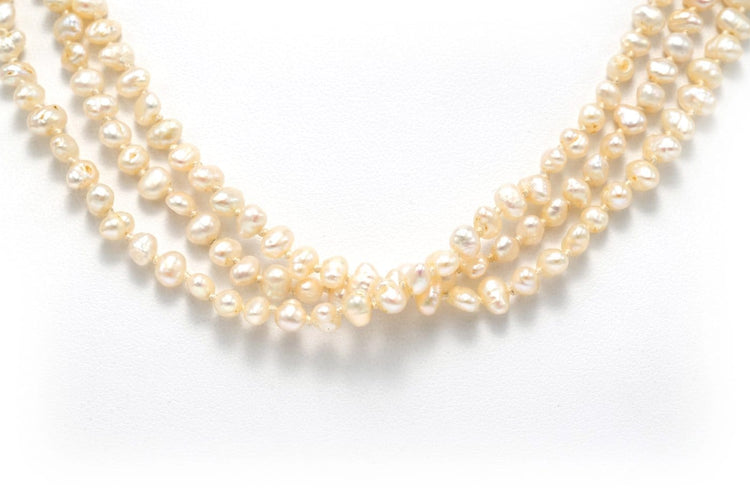 Collier Années 70 - Collier en or blanc, perles et rubis 58 Facettes 22056