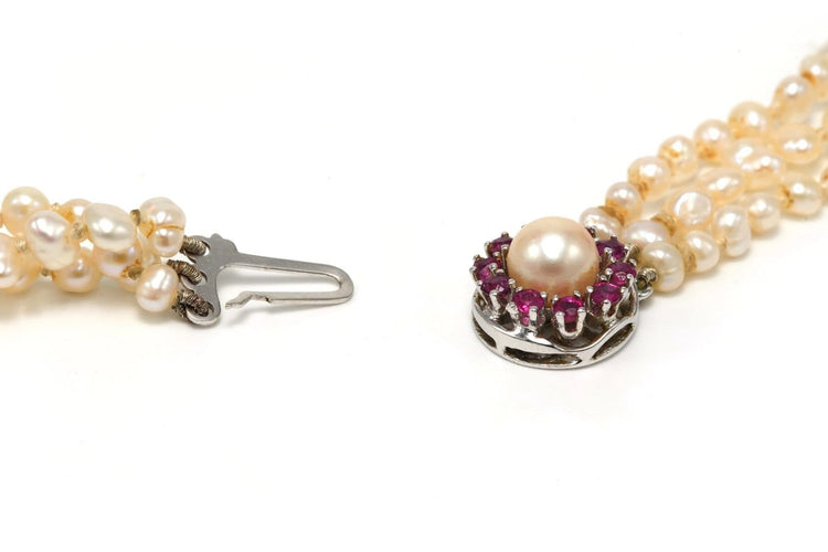 Collier Années 70 - Collier en or blanc, perles et rubis 58 Facettes 22056