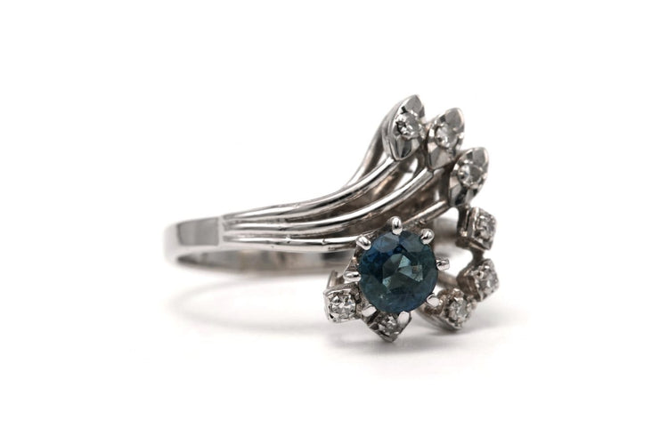 Bague 48 Bague contemporaine en or blanc 18 carats, saphir et diamants taille 8/8 58 Facettes 23605
