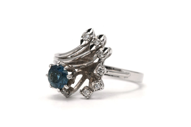 Bague 48 Bague contemporaine en or blanc 18 carats, saphir et diamants taille 8/8 58 Facettes 23605