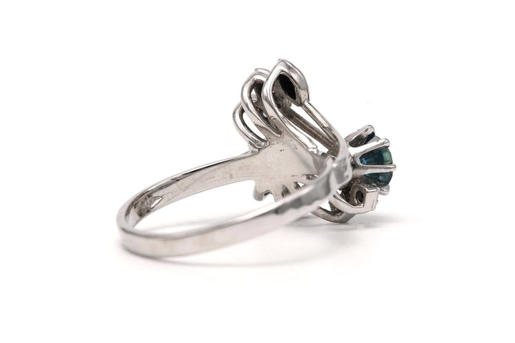 Bague 48 Bague contemporaine en or blanc 18 carats, saphir et diamants taille 8/8 58 Facettes 23605