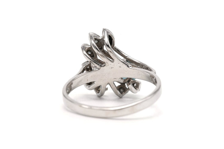 Bague 48 Bague contemporaine en or blanc 18 carats, saphir et diamants taille 8/8 58 Facettes 23605