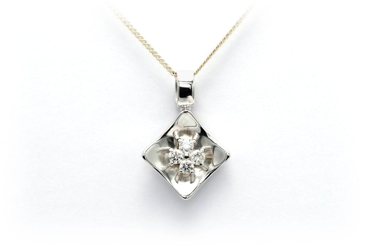Pendentif Pendentif contemporain en or blanc 18 carats serti de diamants taille brillant 58 Facettes 22526