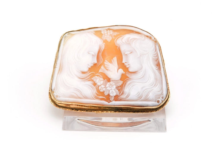 Broche Broche Art Nouveau en or jaune 14 carats et camée coquillage 58 Facettes 22921