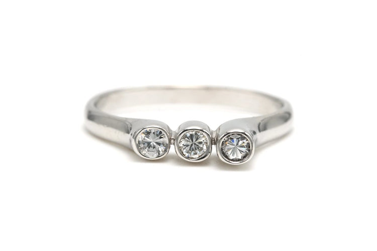 Bague 52 Bague contemporaine en or blanc et diamants taille brillant 58 Facettes 22893