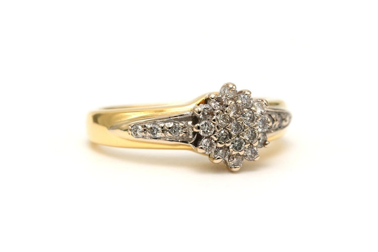 Bague 50 Bague contemporaine en or jaune 18 carats et diamants taille brillant 58 Facettes 19454