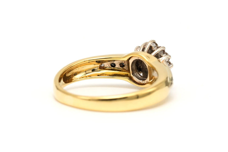 Bague 50 Bague contemporaine en or jaune 18 carats et diamants taille brillant 58 Facettes 19454