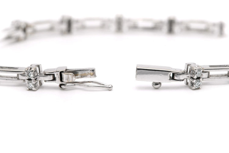 Bracelet contemporain en or blanc et diamants 58 Facettes B777