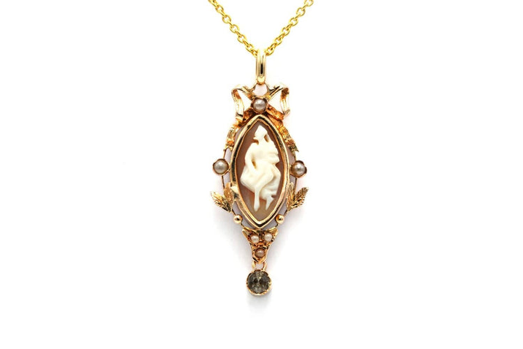 Art Nouveau - Pendentif en or jaune, camée coquillage, perles et strass 58 Facettes B793