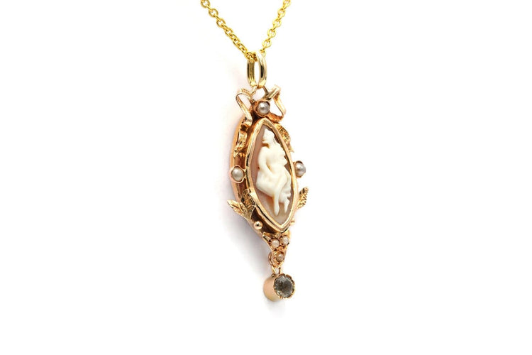 Art Nouveau - Pendentif en or jaune, camée coquillage, perles et strass 58 Facettes B793