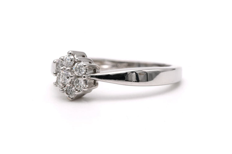 Bague 51 Bague contemporaine en or blanc 18 carats et diamants taille brillant 58 Facettes 23255