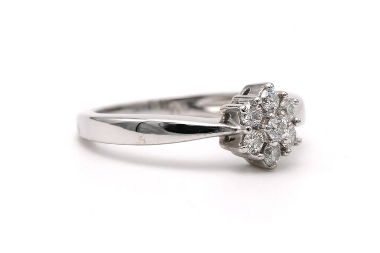 Bague 51 Bague contemporaine en or blanc 18 carats et diamants taille brillant 58 Facettes 23255