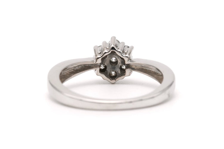 Bague 51 Bague contemporaine en or blanc 18 carats et diamants taille brillant 58 Facettes 23255