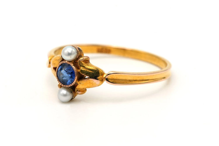 51 Art Nouveau - Bague en or jaune 14 carats, saphir et perles 58 Facettes 23299