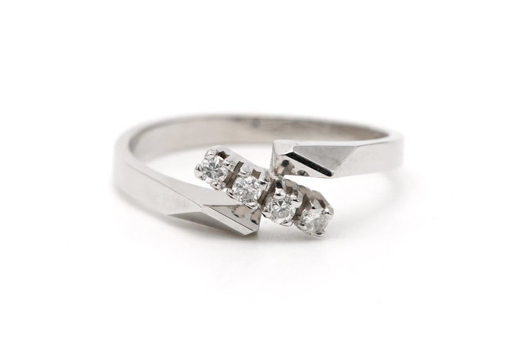 51 Bague contemporaine en or blanc 18 carats et diamants 0,1 ct 58 Facettes 23339