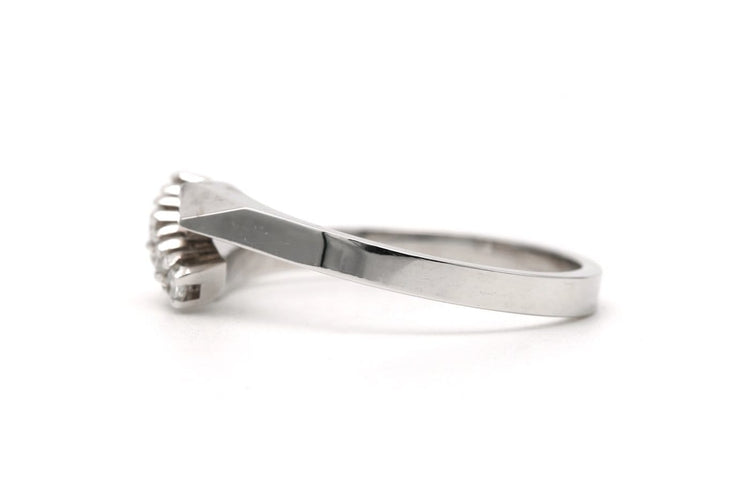 51 Bague contemporaine en or blanc 18 carats et diamants 0,1 ct 58 Facettes 23339
