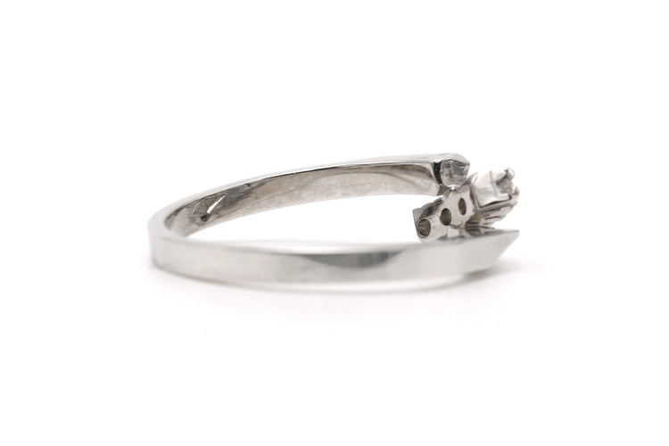 51 Bague contemporaine en or blanc 18 carats et diamants 0,1 ct 58 Facettes 23339