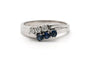 55 Bague contemporaine en or blanc, saphirs et diamants 58 Facettes 23335