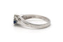 55 Bague contemporaine en or blanc, saphirs et diamants 58 Facettes 23335