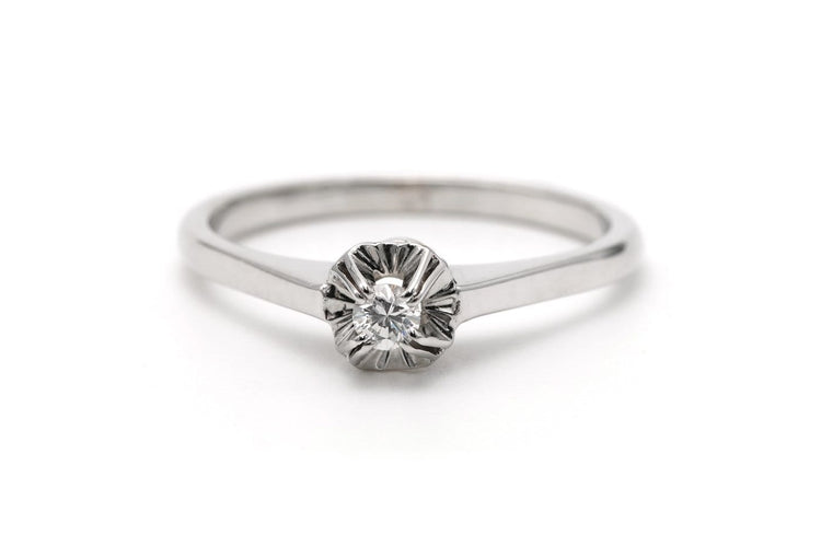 54 Bague Art déco en or blanc 18 carats et diamant 58 Facettes 23336