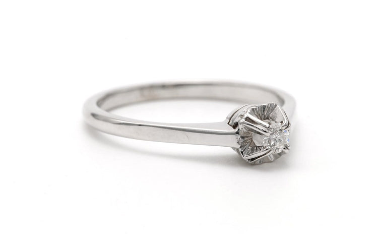 54 Bague Art déco en or blanc 18 carats et diamant 58 Facettes 23336