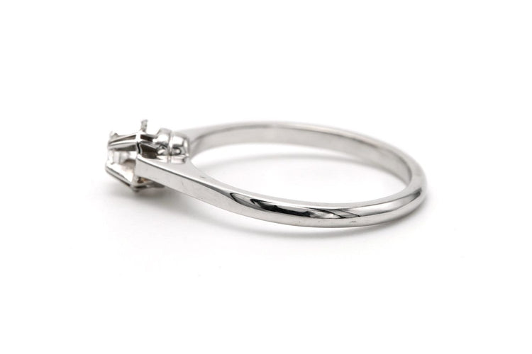 54 Bague Art déco en or blanc 18 carats et diamant 58 Facettes 23336