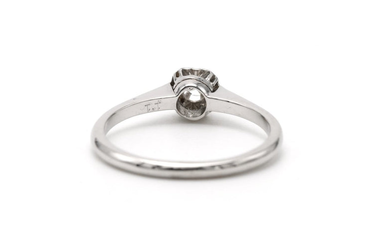 54 Bague Art déco en or blanc 18 carats et diamant 58 Facettes 23336