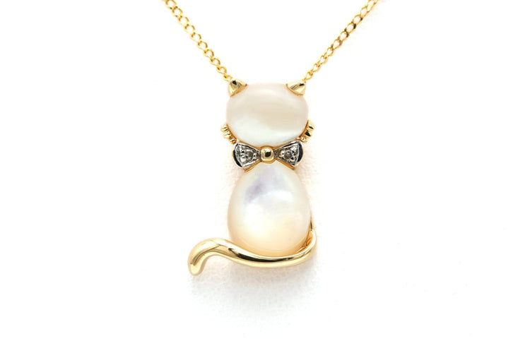 Pendentif Pendentif contemporain en or jaune, nacre et diamants 58 Facettes B800