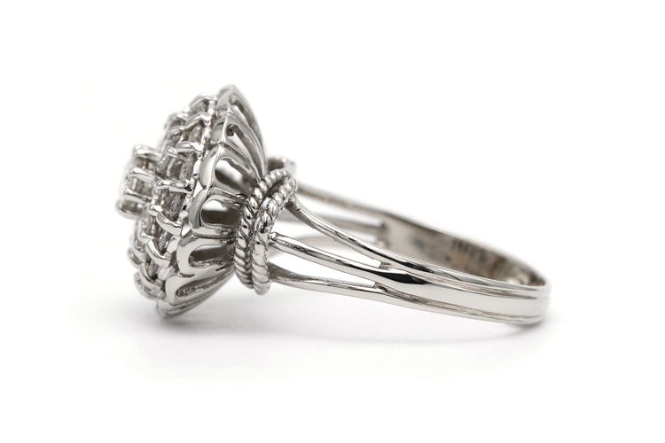 Bague 54 Bague années 50 en or blanc 18 carats, diamants taille brillant, environ 0,98 ct 58 Facettes 23501