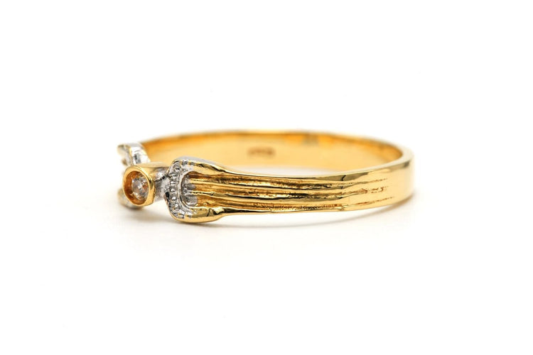 Bague 56 Bague contemporaine en or jaune 18 ct et diamant taille brillant 58 Facettes 23544