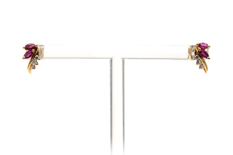 Boucles d'oreilles Boucles d'oreilles en or jaune, rubis et diamants 58 Facettes B846
