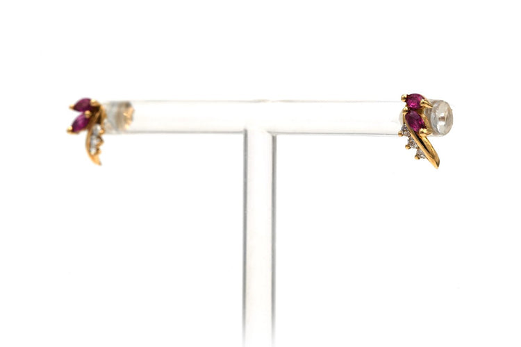 Boucles d'oreilles en or jaune, rubis et diamants 58 Facettes B846